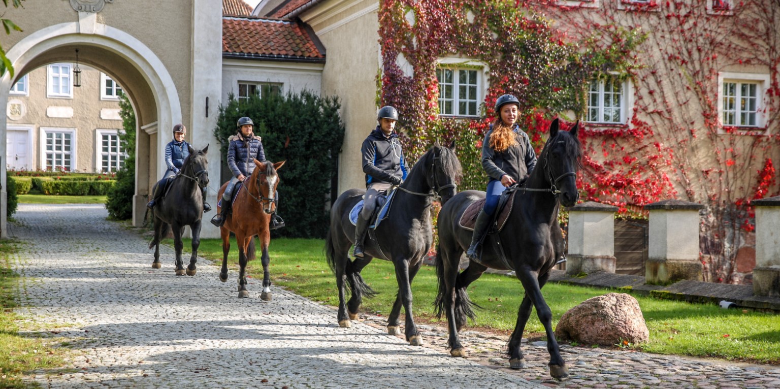 paleis boerderij accommodatie appartementen kamers ontspanning in Mazurië Polen