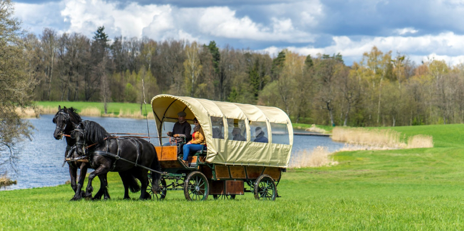 paleis boerderij accommodatie appartementen kamers ontspanning in Mazurië Polen